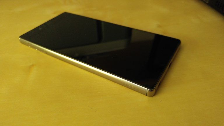 Xperia Z5, Z4 Tablet ed Xperia Z3 Plus, interrotto il rilascio di Android 7.0 Nougat