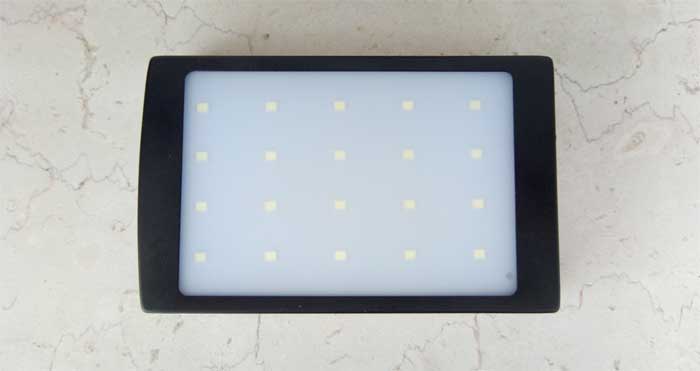 Recensione power bank VicTsing, con 20 LED