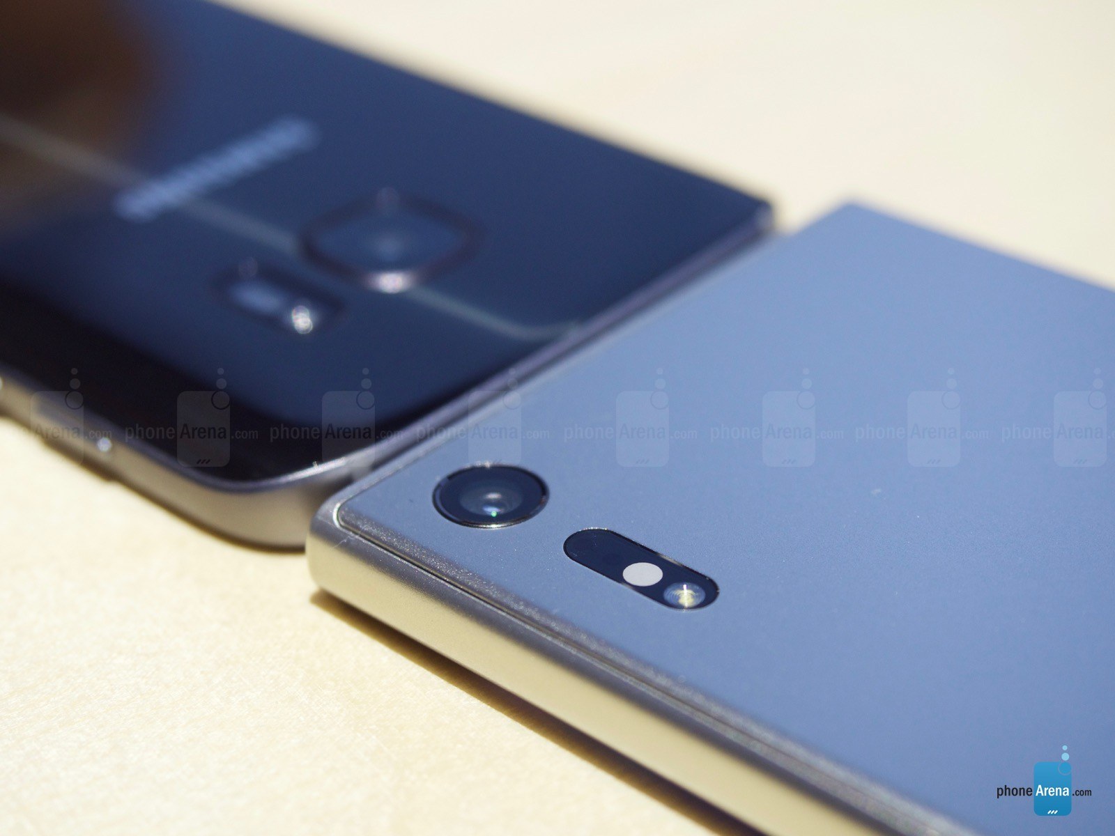 Xperia-XZ-vs-Galaxy-S7--first-look---4