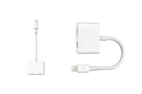 Ascoltare musica mentre si carica iPhone 7 o 7 Plus? Costa 40€!