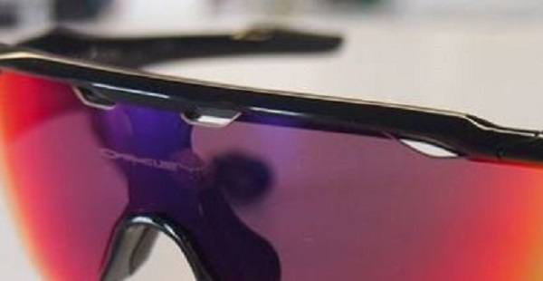 Luxottica, arrivano gli occhiali smart realizzati con Intel