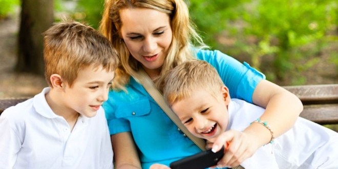 Gruppo Whatsapp, croce e delizia dei genitori