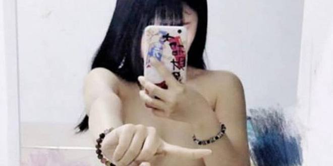 One Finger Selfie Challenge, dal Giappone la nuova moda trash per i selfie