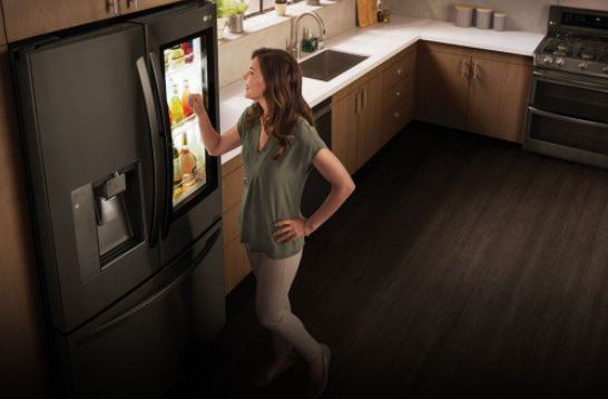 LG presenta al CES 2017 nuovi frigoriferi Smart InstaView con webOS e Amazon Alexa