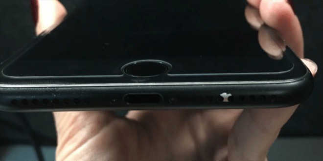 iPhone 7, la colorazione nero opaco presenta problemi di scrostamento