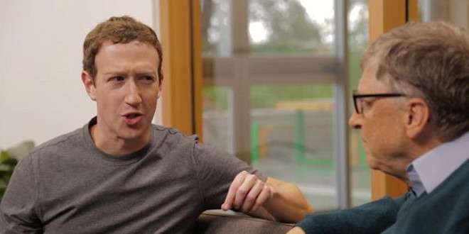 Laurea ad honorem a Mark Zuckerberg, il siparietto con Bill Gates in video