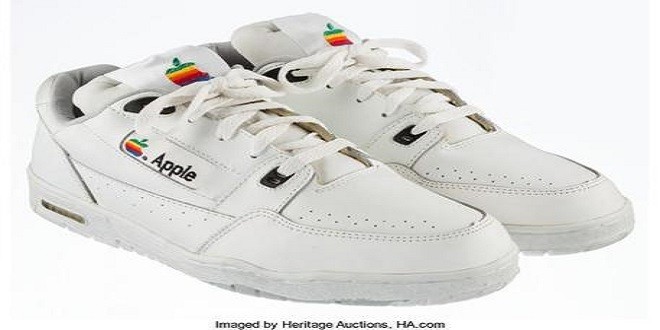 Ultima occasione per le Sneakers  Apple: all’asta domani