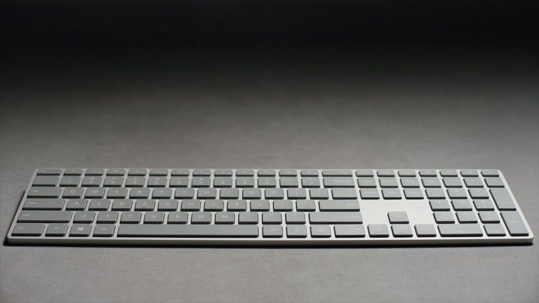 Microsoft Modern Keyboard integra un lettore di impronte digitali nascosto
