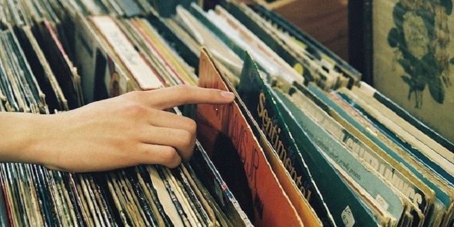 Per gli amanti degli oggetti “cult”, Sony ricomincerà a stampare dischi in vinile