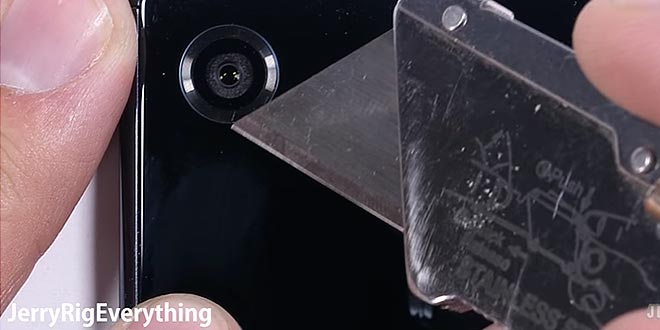 Sony Xperia XZ Premium sottoposto ad un duro test di resistenza