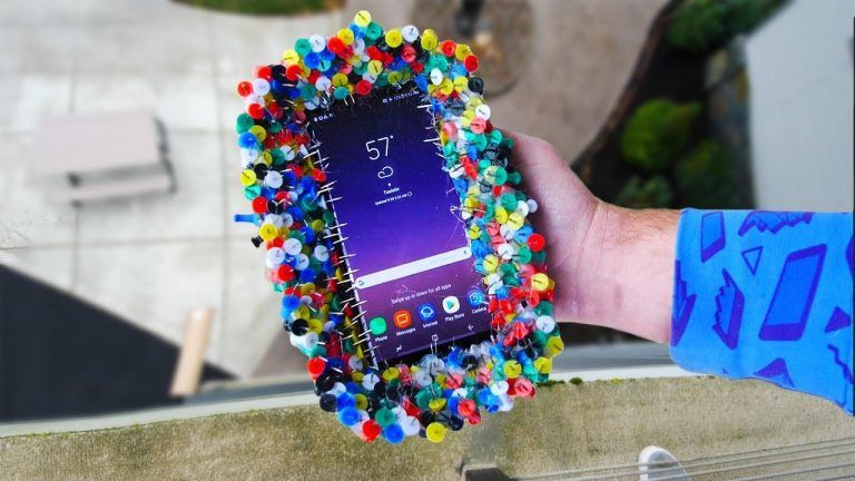 Samsung Galaxy Note 8 letteralmente sulle spine nel nuovo drop test