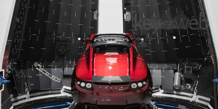 Elon Musk fa sul serio e mostra la Tesla Roadster che si prepara per lo Spazio