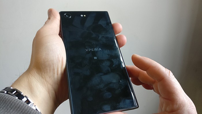 Ergonomia-02-Sony-Xperia-XZ-Premium