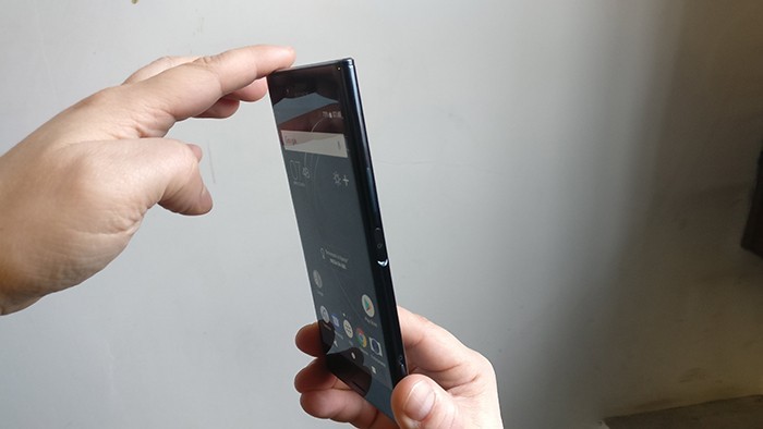 Ergonomia-03-Sony-Xperia-XZ-Premium