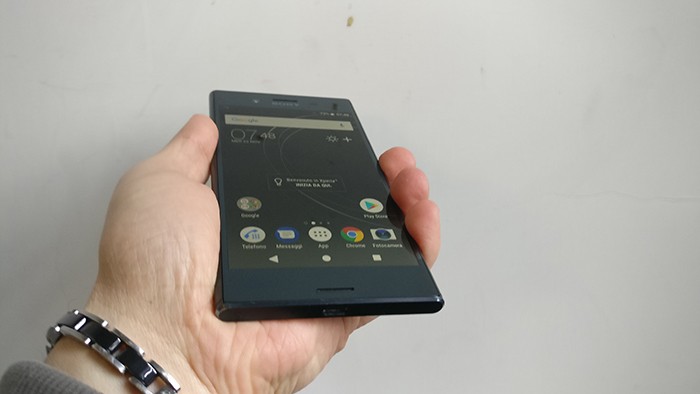 Ergonomia-04-Sony-Xperia-XZ-Premium