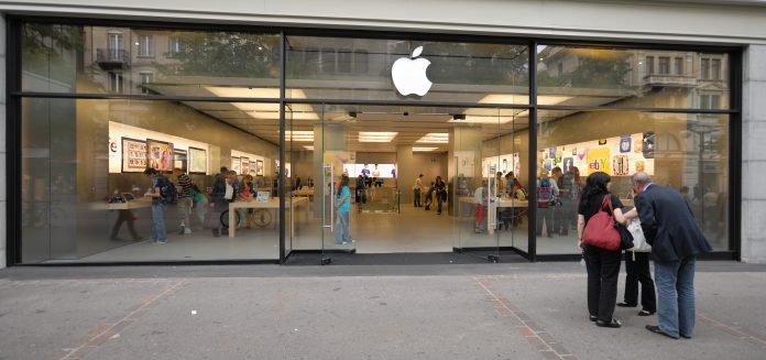 Un iPhone esplode in un Apple Store