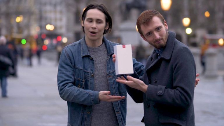 OnePlus 5T sfida i passanti e distrugge letteralmente i top di gamma avversari