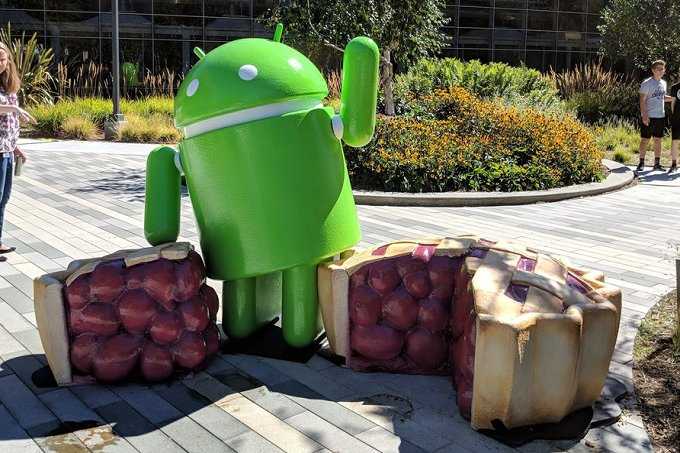 Android 9 Pie statue