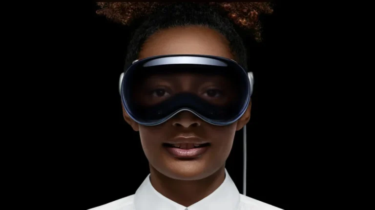 Apple Vision Pro è realtà: prezzo e dettagli per lo spettacolare visore AR